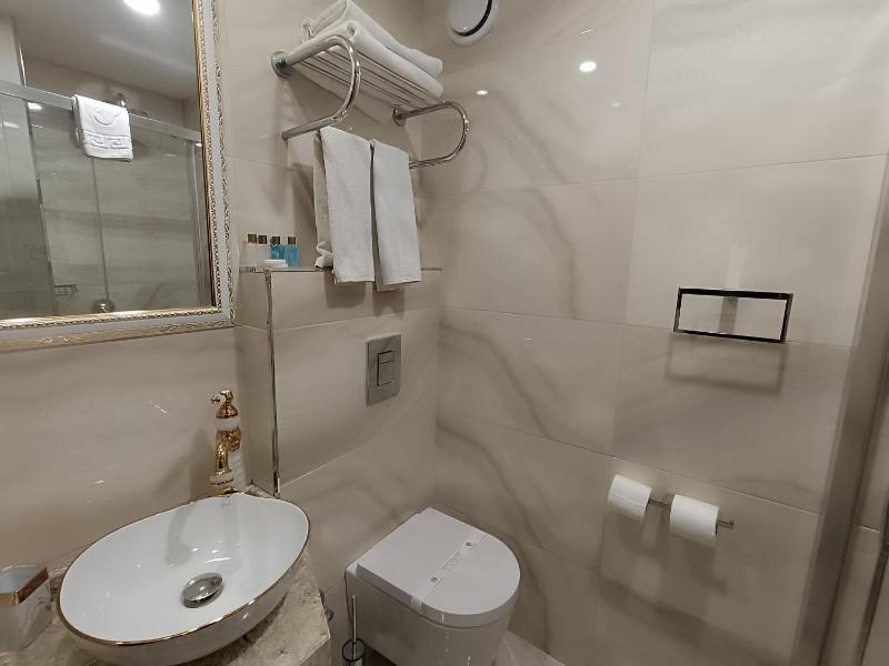 Double or Twin Room with Extra Bed image 2