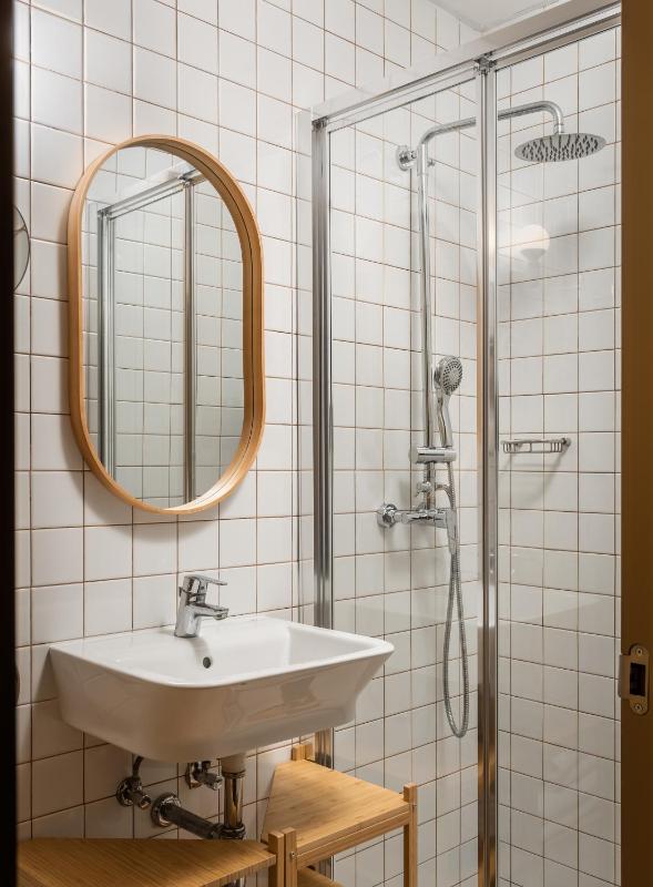 Twin Room image 3