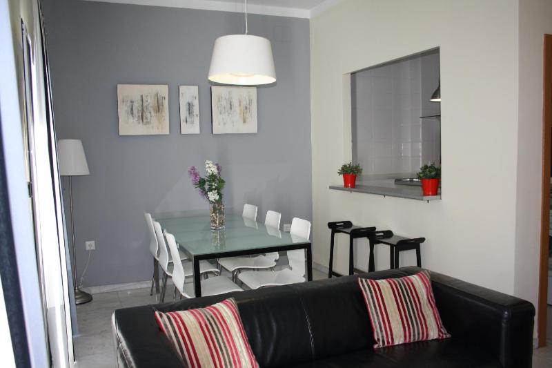 Three-Bedroom Apartment- Pedro Roldan, 3  image 1