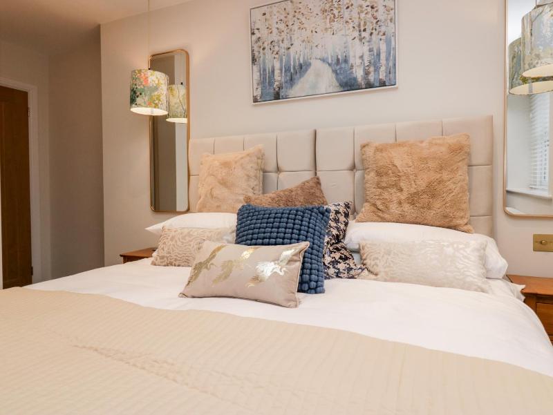 Rose House - image 32