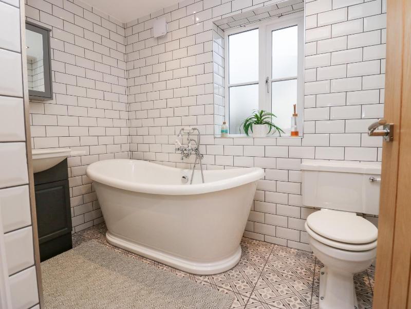 Rose House - image 34