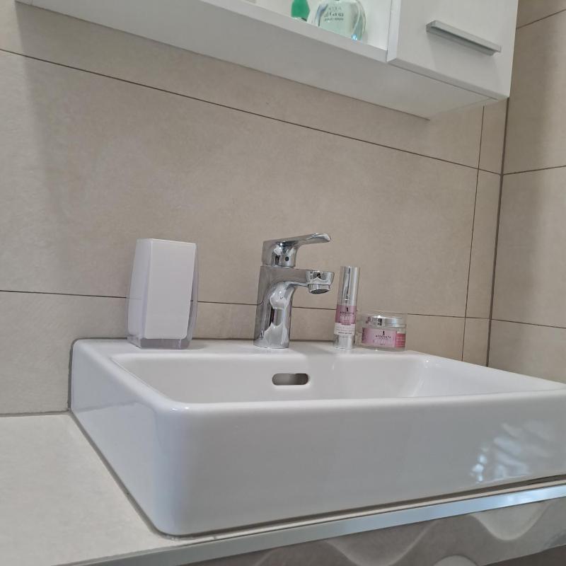 Studio Apartment image 3