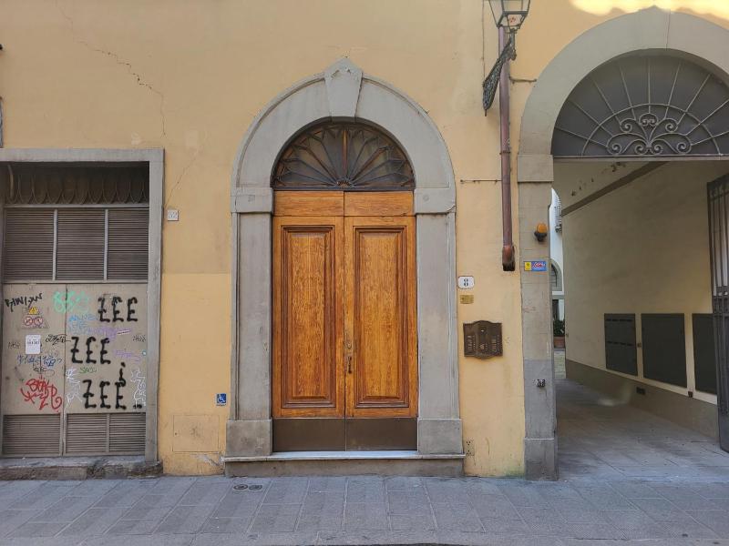 Tintori 1st floor loft in the heart of the city - image 9