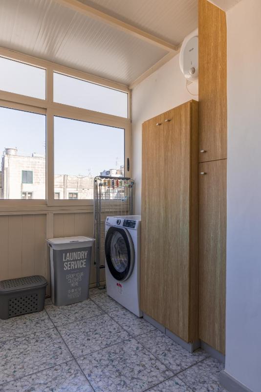 HARBOUR VIEW - Large 2BR Apartment - image 11