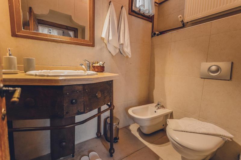 Economy Double Room image 4