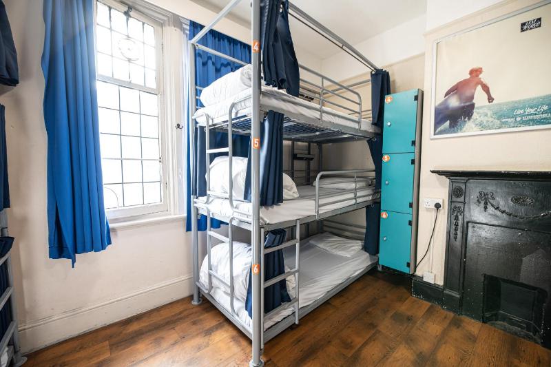 Bed in 9-Bed Mixed Dormitory Room with Shared Bathroom image 3