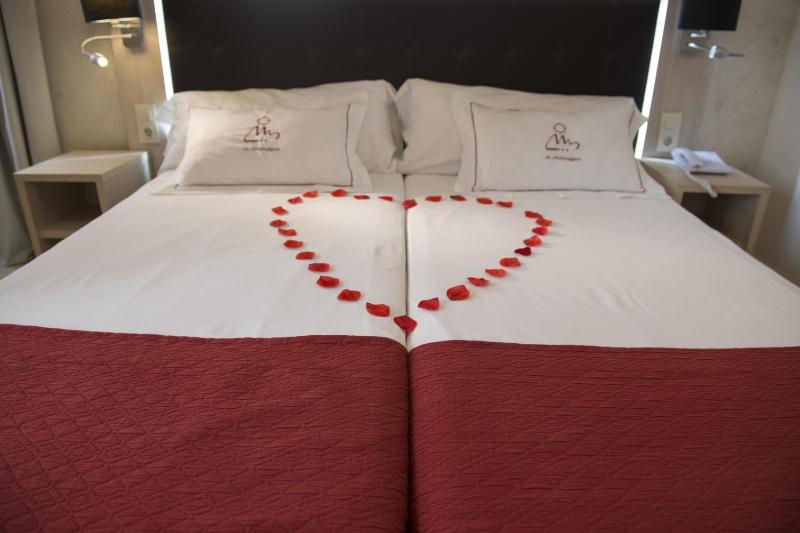 Double Room image 4