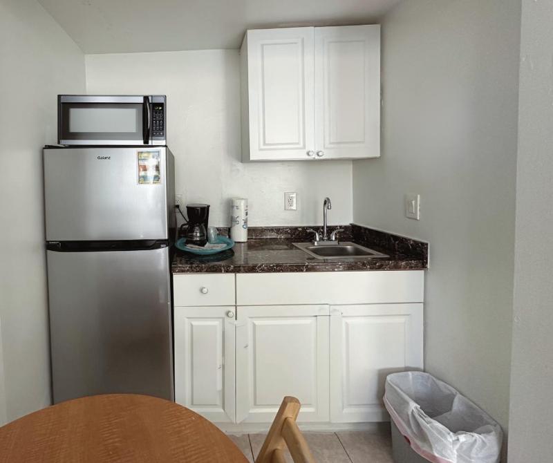 St Maurice Beach Inn - image 19