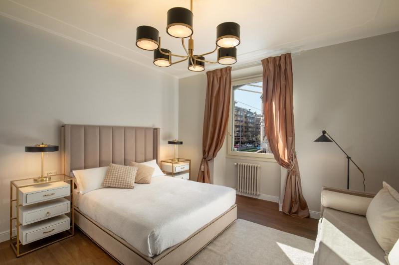 Deluxe Double Room with Extra Bed image 4