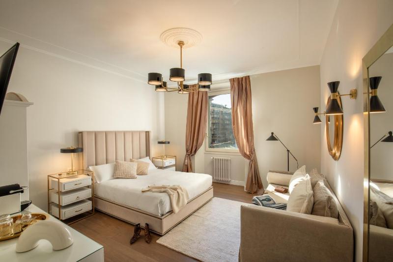 Deluxe Double Room with Extra Bed image 1