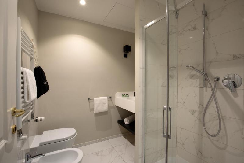Deluxe Double Room image 3