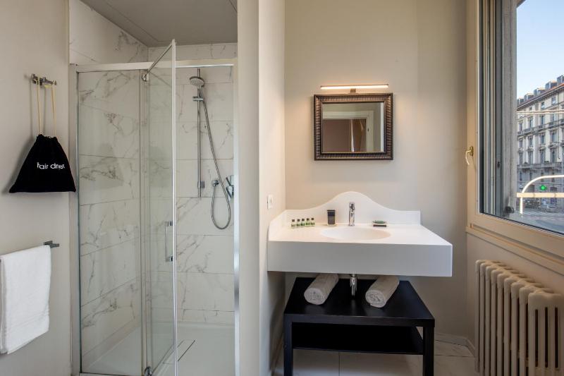 Deluxe Double Room image 2