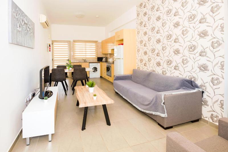 Bowker Apartment - image 5