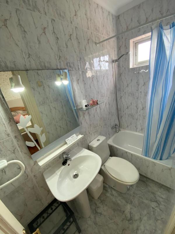 Standard Triple Room image 4