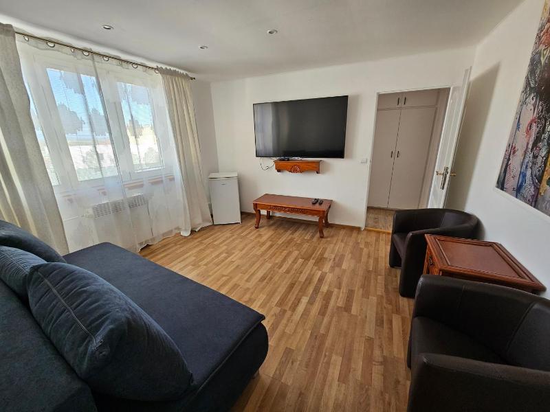 Deluxe Triple Room with Sofa image 2