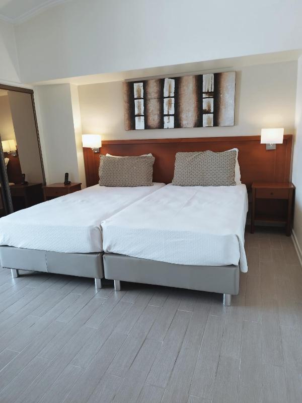 Suite with Sea View image 2