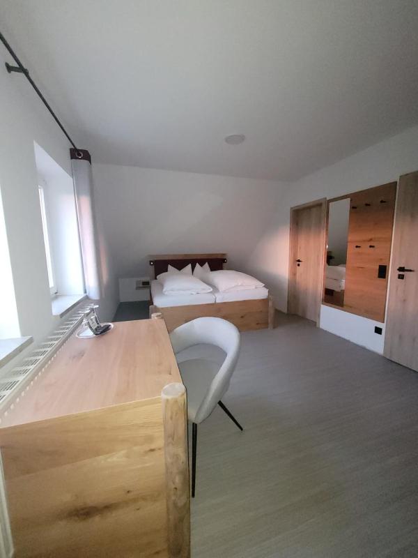 Classic Quadruple Room image 3