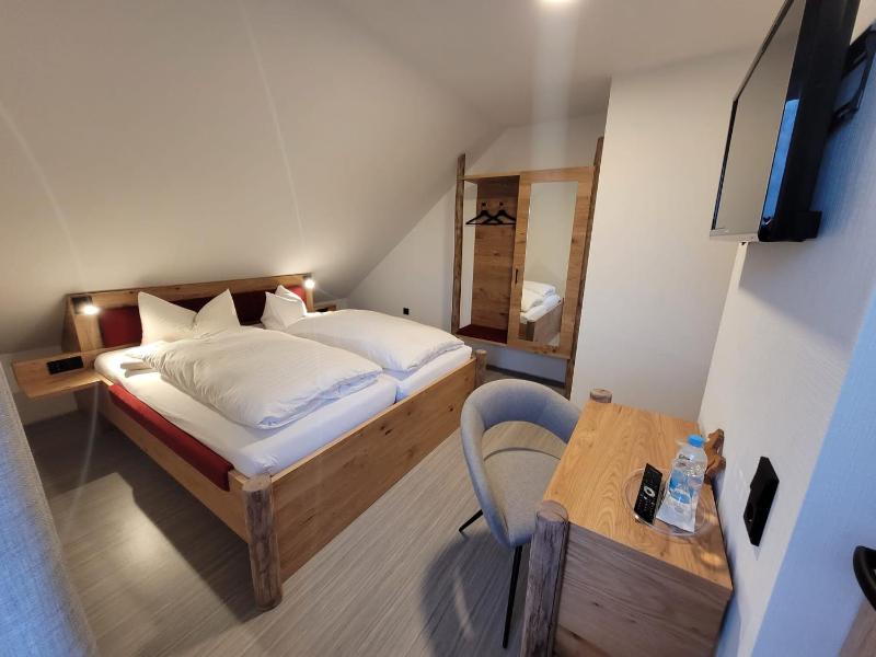 Double Room image 3