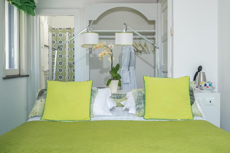 Superior Double Room with Sea View image 3