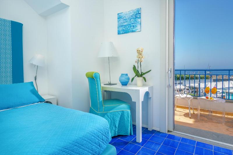 Junior Suite with Sea View image 4