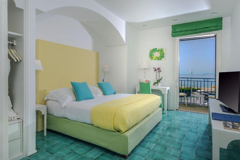 Suite with Sea View image 1