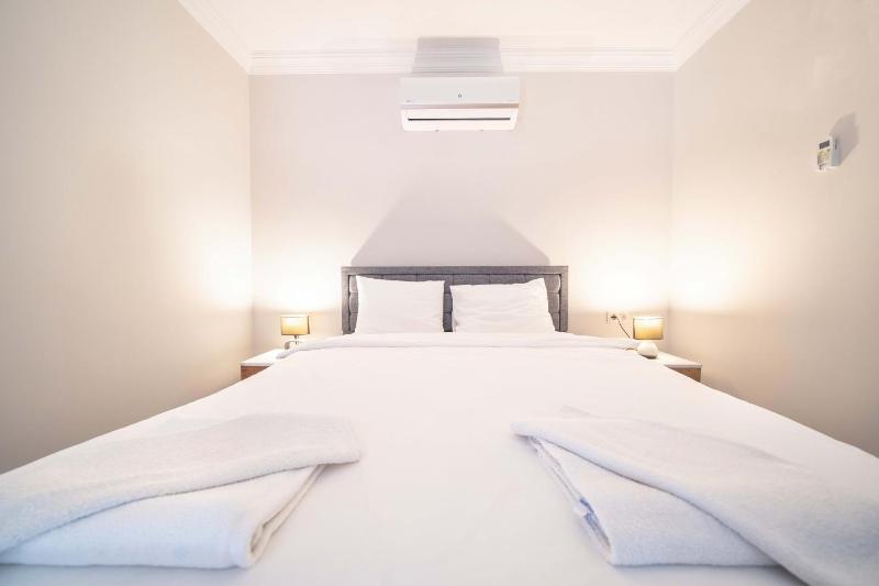 Superior Queen Room image 4