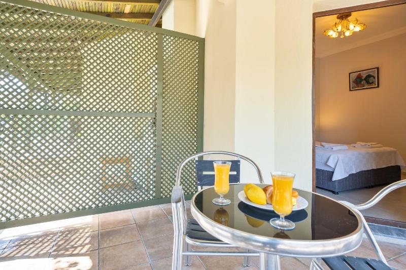 Double Room with Balcony image 3