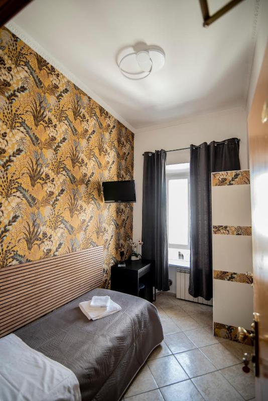 Standard Single Room image 4