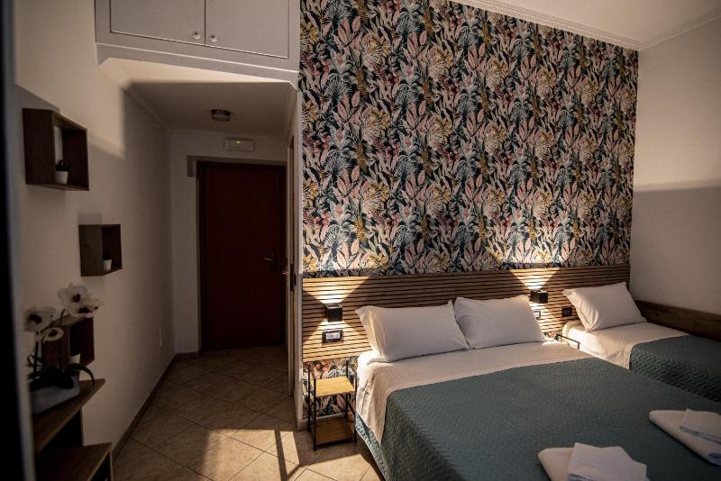 Triple Room with Private Bathroom image 2