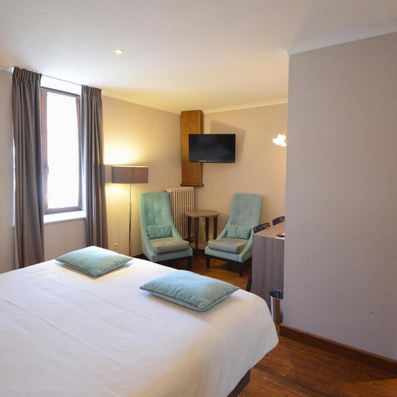 Double Room with River View image 4