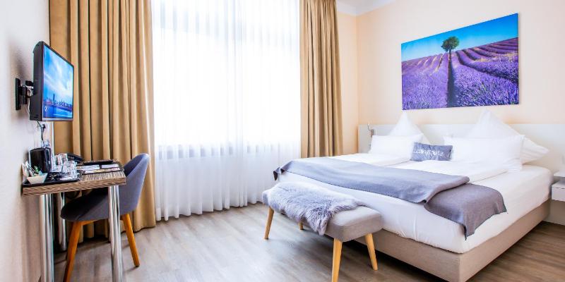Double Room image 1