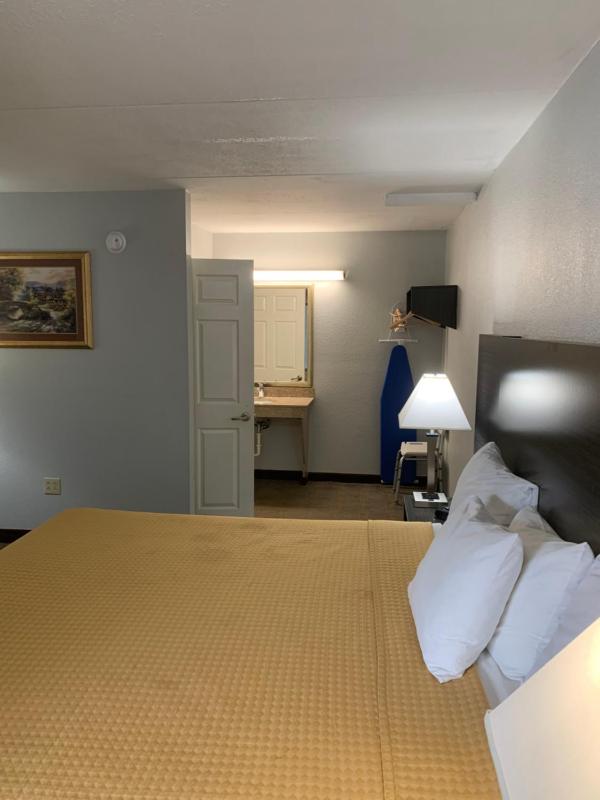 King Room - Mobility Access/Non-Smoking image 2