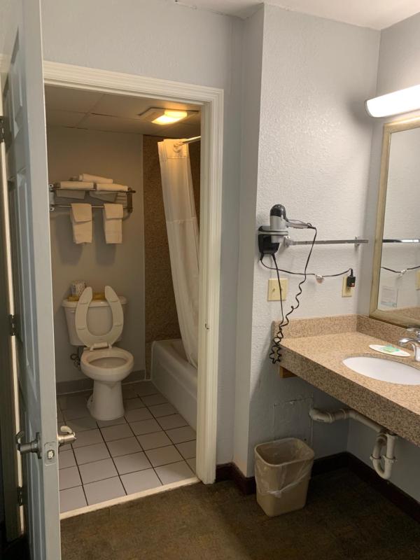 King Room - Mobility Access/Non-Smoking image 3