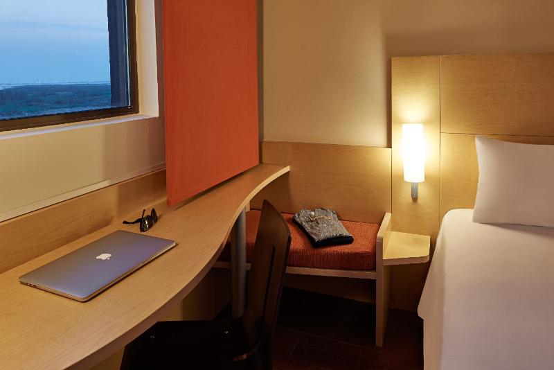 Ibis Cancun Centro Hotel - image 15