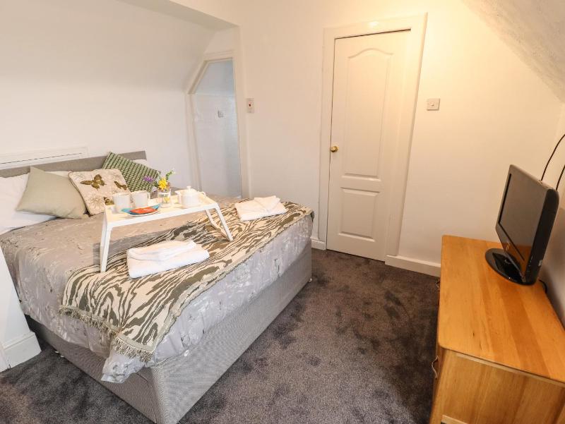 Caxton House - image 49