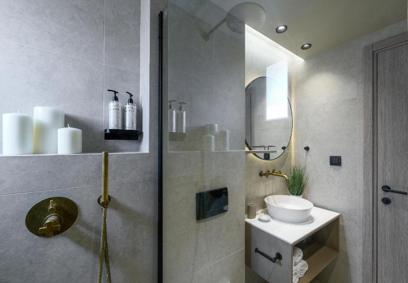 Junior Suite with Square-Liston View image 4