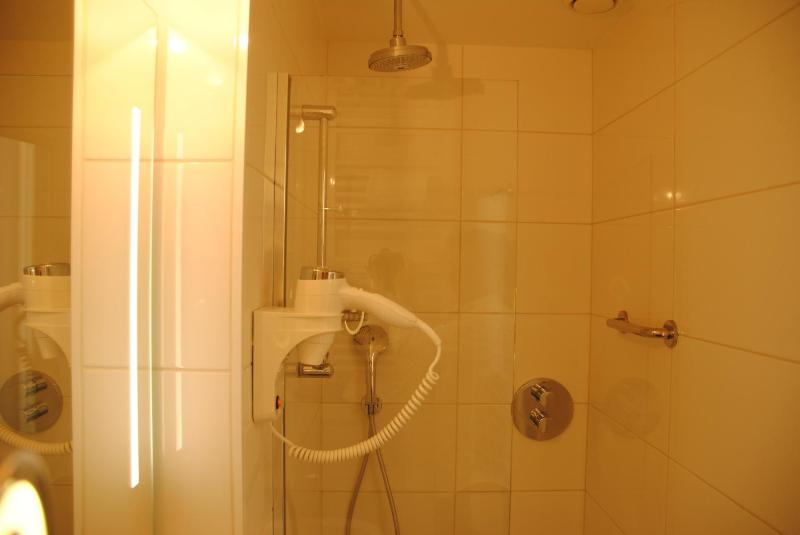 Small Double Room image 3