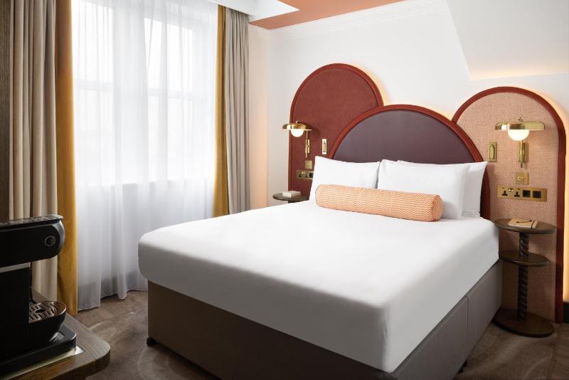 Standard Double Room image 4