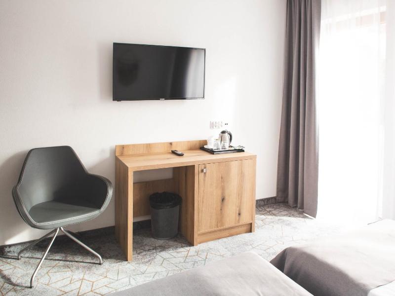Standard Double Room image 3