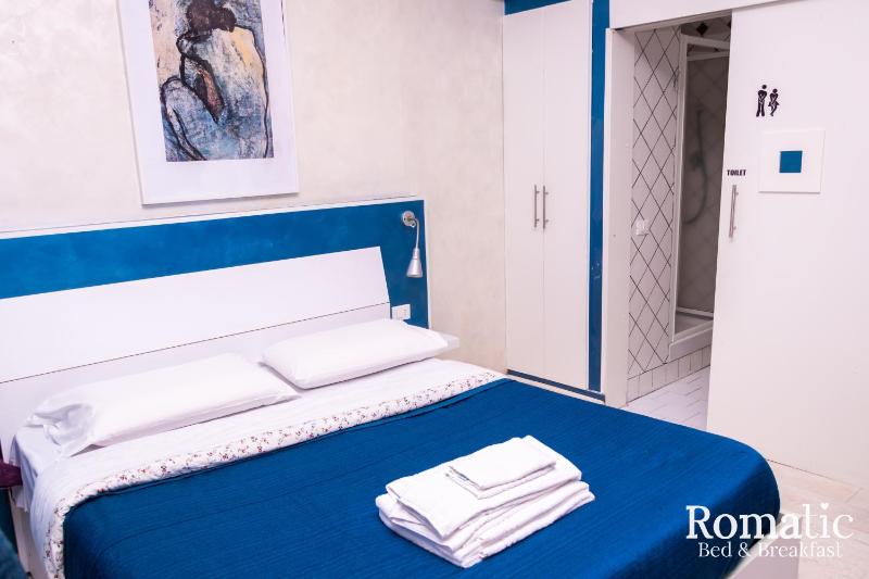 Double Room with Private Bathroom image 4