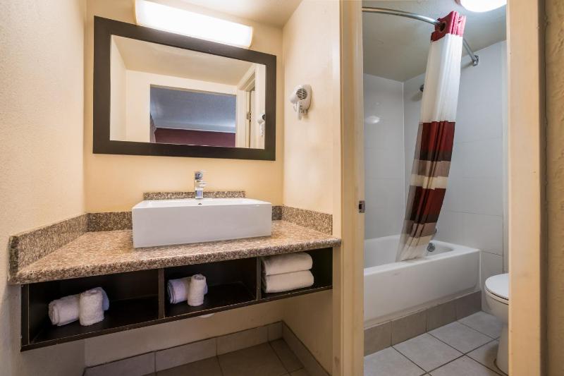 Deluxe Room with Two Double Beds Non-Smoking image 2