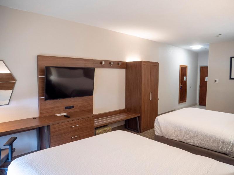 Standard Queen Room with Sofa Bed image 2