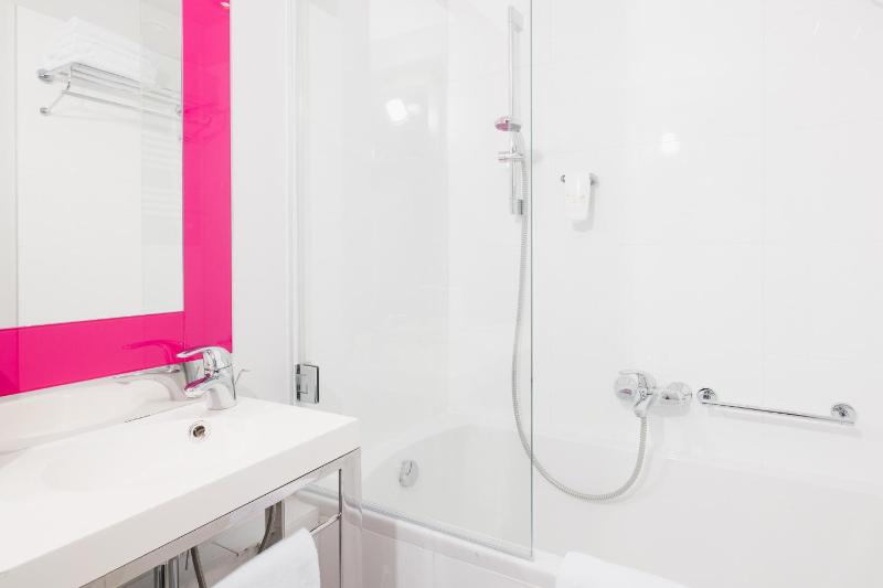 Double or Twin Room with Bathroom image 4