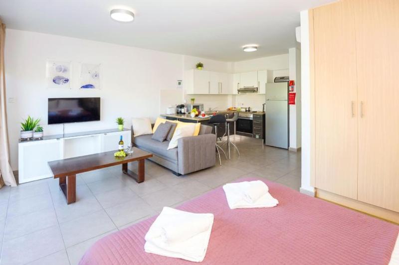 Lucile - Coralli Beachfront Apartment - image 15
