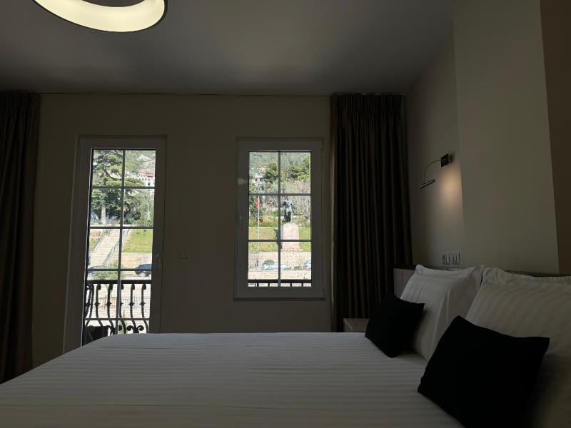 Standard Double Room image 3