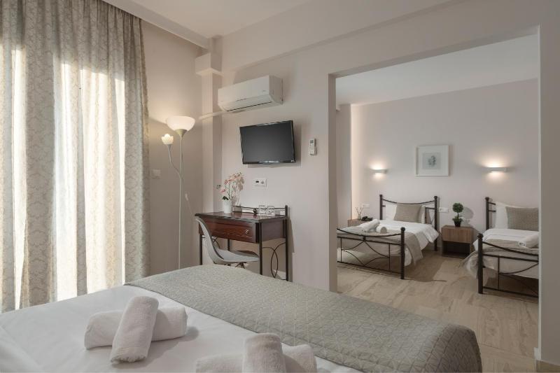 Superior Quadruple Room with Sea View image 1