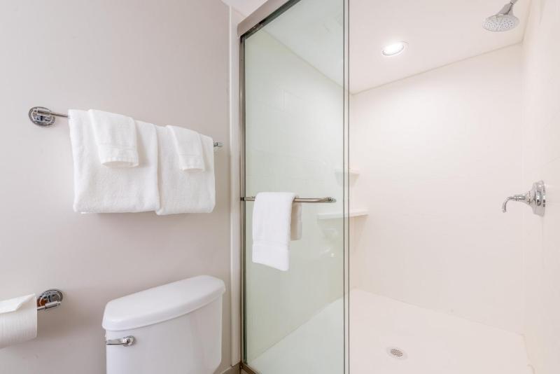 Holiday Inn Express Hotel & Suites Bradenton West By IHG - image 7
