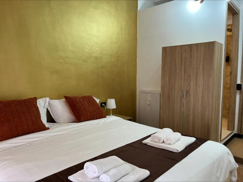 Genova Gold Rooms - image 5