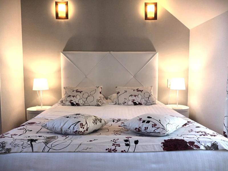 Large Double Room (1st floor) image 4