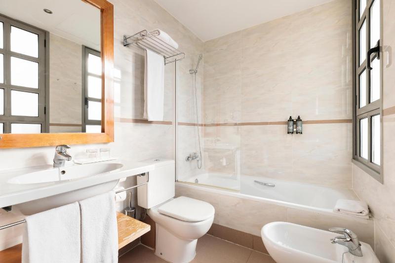 Superior Double Room image 4